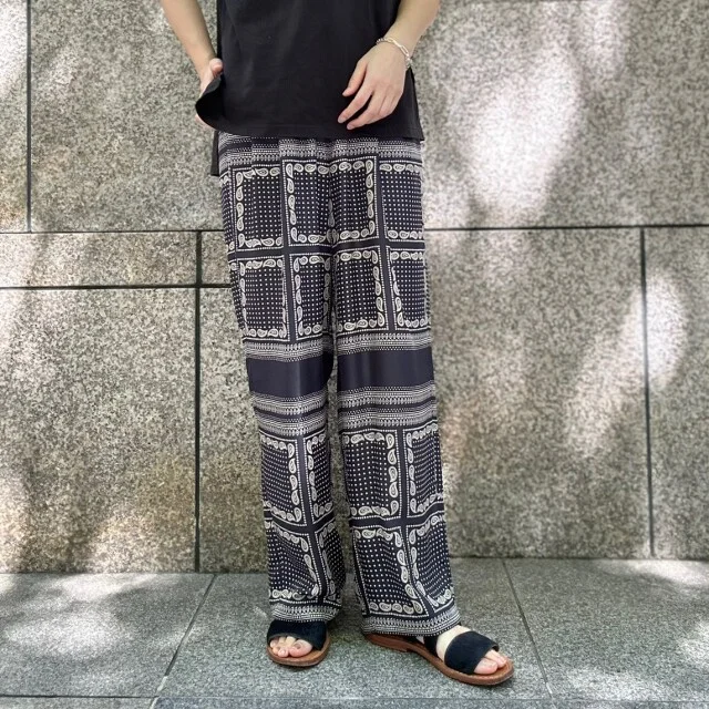 M7daysペイズリー×ドットプリントワイドパンツ（着画・前）