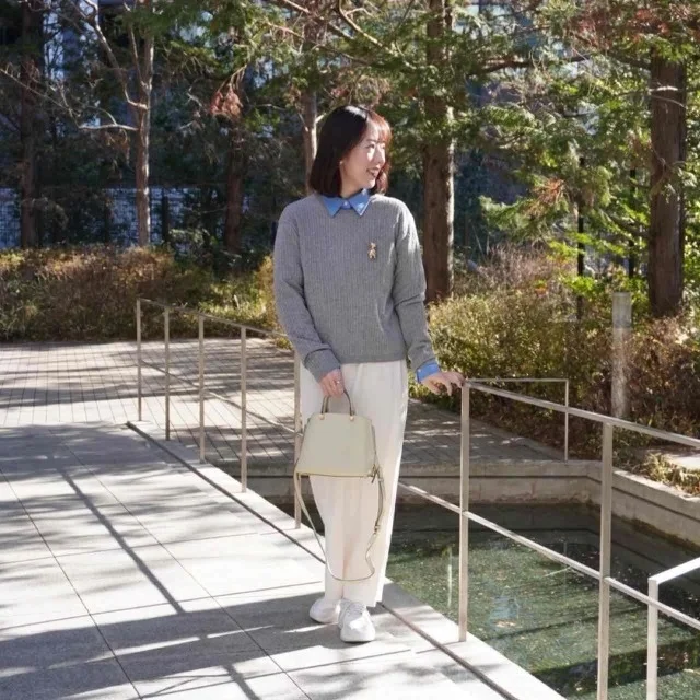 冬服のまま春コーデへ。40代の小物アップデート術_1_9-1