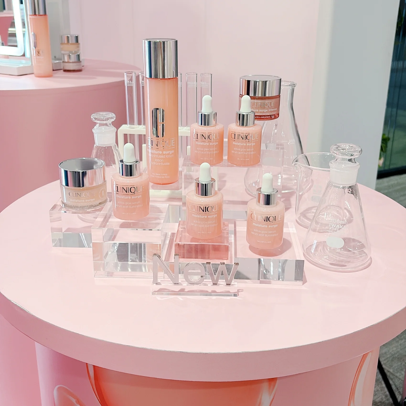 2025 秋 新作 クリニーク CLINIQUE 乾燥肌のお守り「モイスチャー サージ」の最新作 発表会の写真