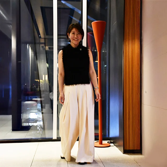 仕事帰りのディナーは脚にやさしいローファー_1_2