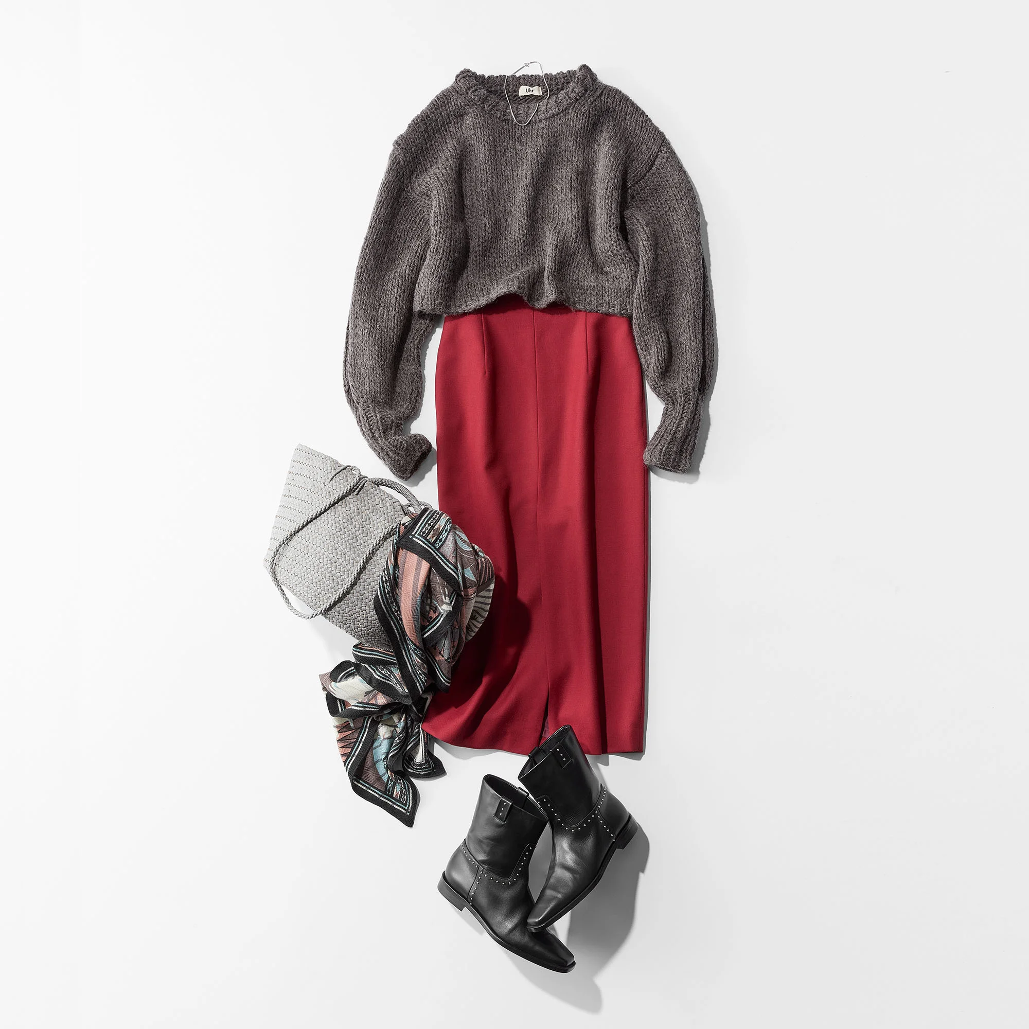 クリスマスイベントのお手伝いに駆り出される日は赤を取り入れてノエル気分で【2025/12/09のコーデ】