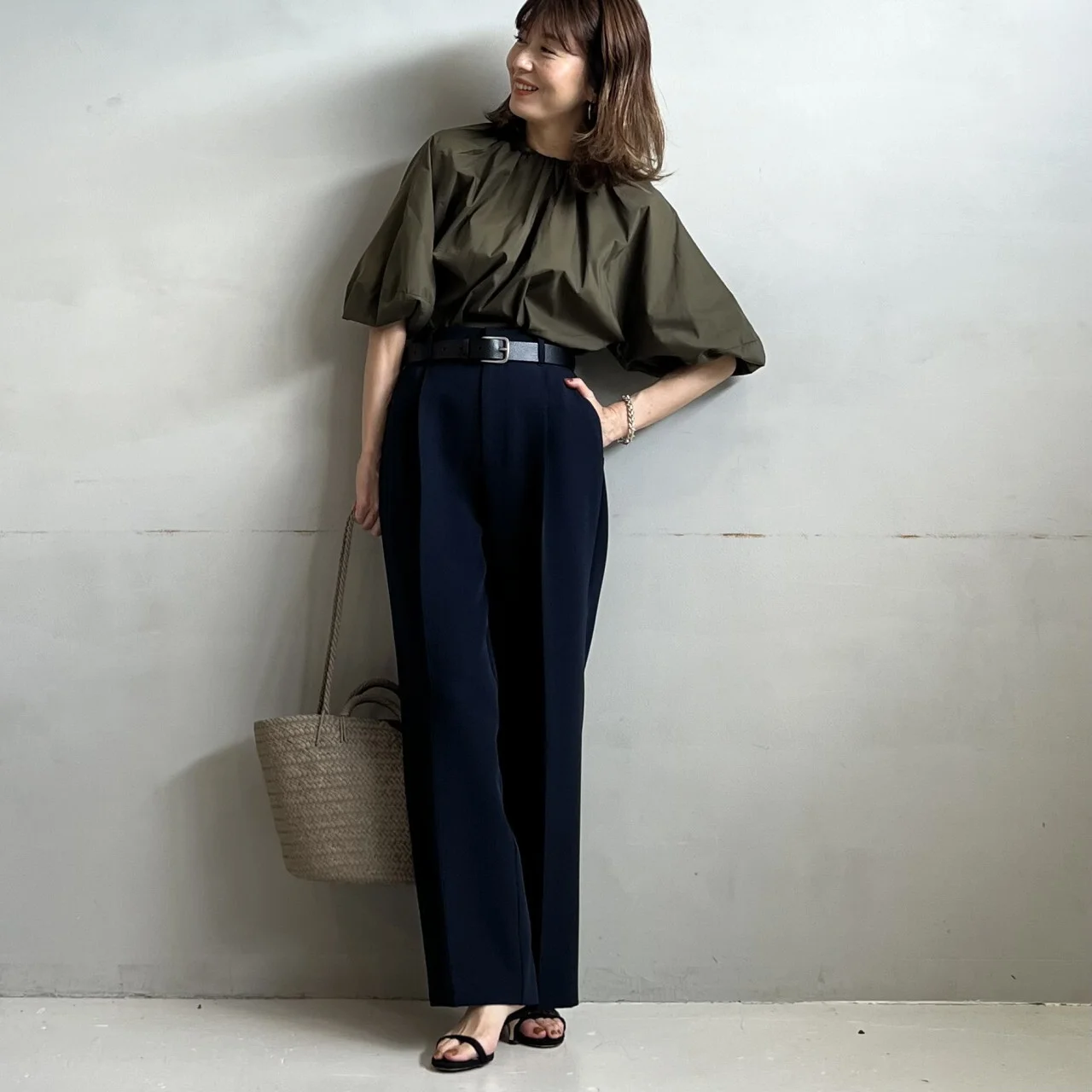 ドッキングTシャツ カーキ　コーデ