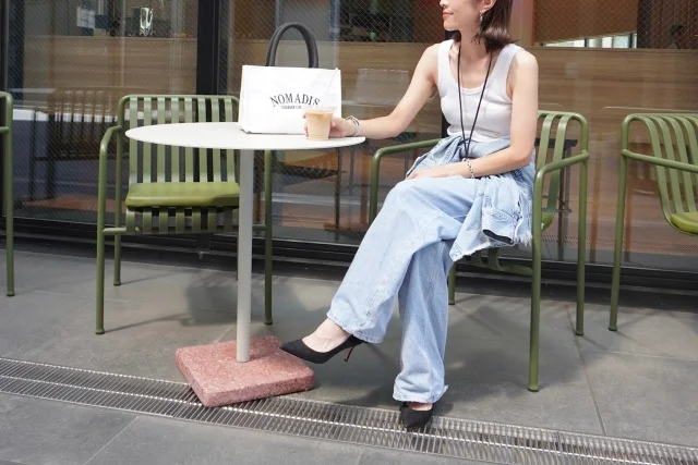 【夏のデニムコーデ】40代は &quot;モノトーン小物″ で大人の抜け感を！_1_1