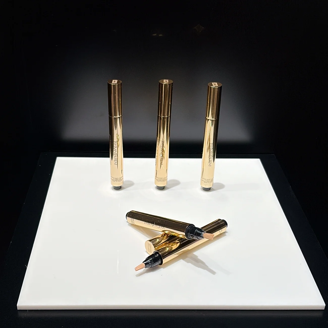 2025 新作コスメ YSL 秋 ラディアント タッチ No.0 ¥6600/イヴ・サンローラン ボーテ<8月22日(金)全国発売> *8月13日(水)より表参道フラッグシップ ブティック・公式オンラインブティックにて先行発売 新色