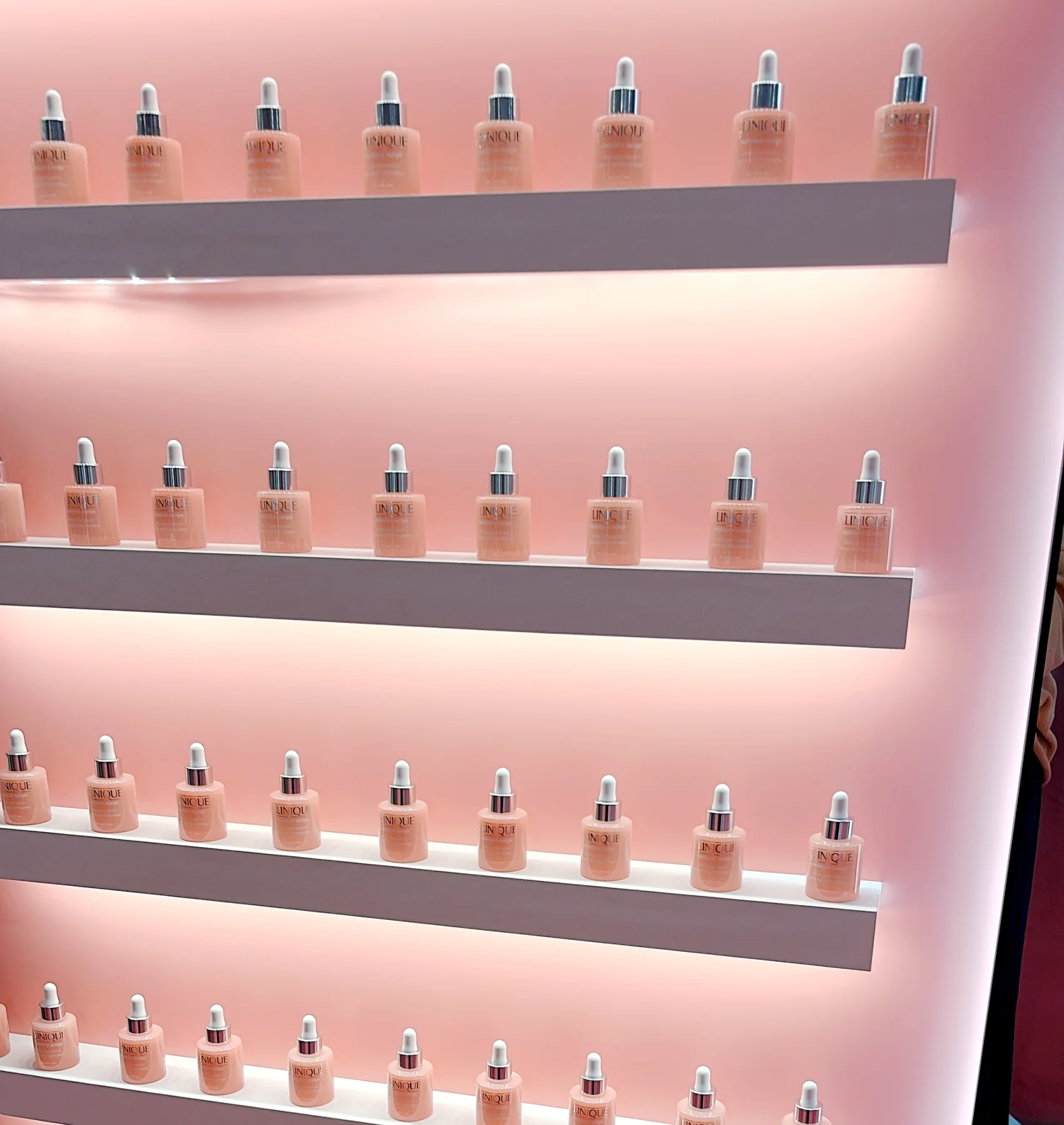 2025 秋冬 新作コスメ モイスチャー サージ グロウ リファイン セラム クリニーク CLINIQUE 発表会の写真