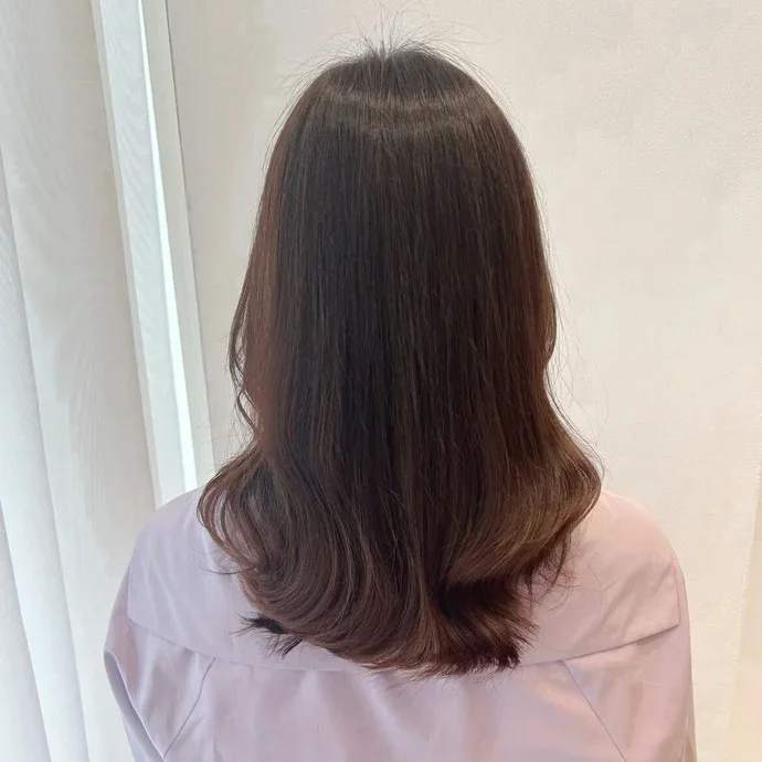 後ろから見たミディアムヘア人気ランキング5位のヘアスタイル