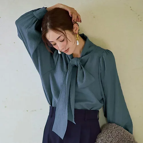 エムセブンデイズ　シボ感ボウタイブラウス