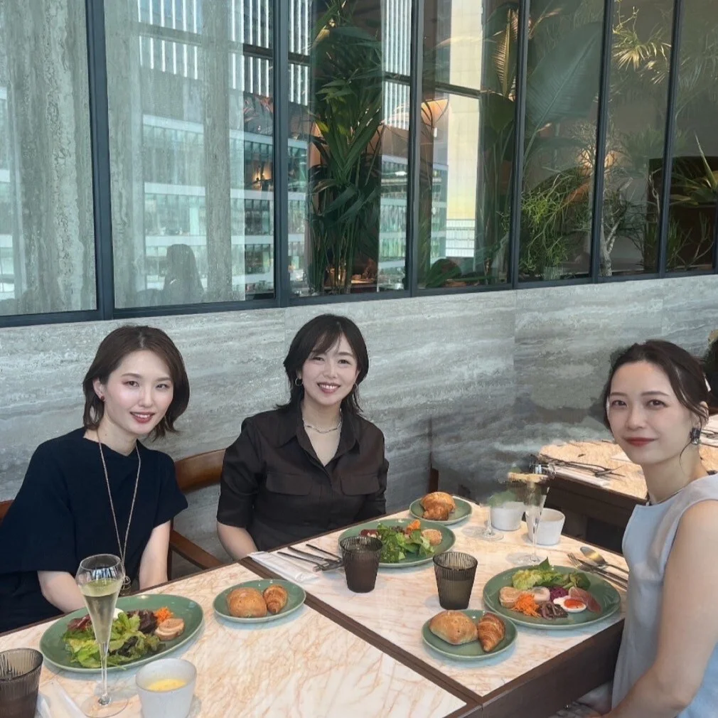 【関西美女組】話題のグラングリーン大阪で昼飲み女子会ランチ