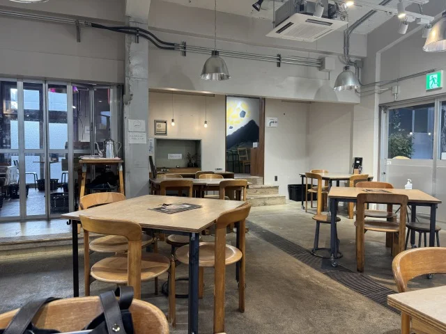 店内が思ったより広々としています