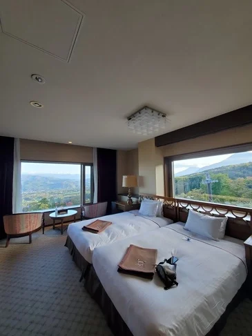 赤倉観光ホテルから望む野尻湖と北信五岳の絶景