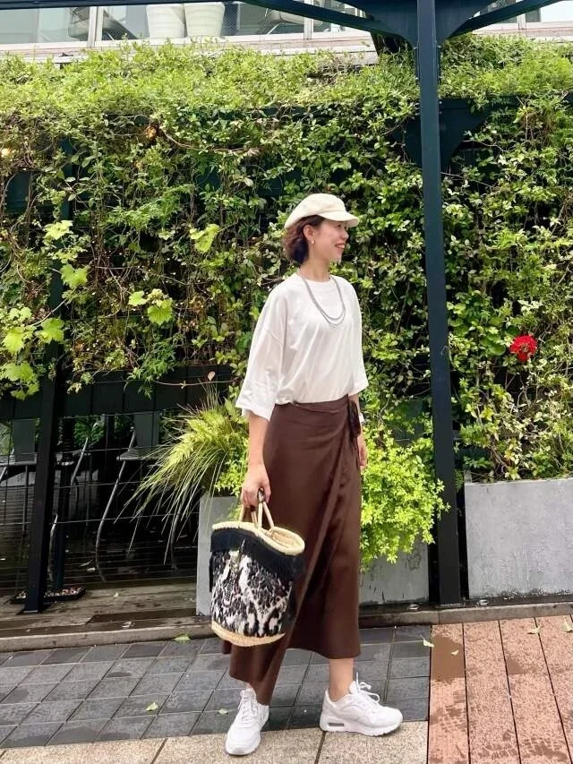 残暑でも秋を先取り! カラー・小物・素材でつくる「晩夏→初秋コーデ」【40代ファッション】_1_9