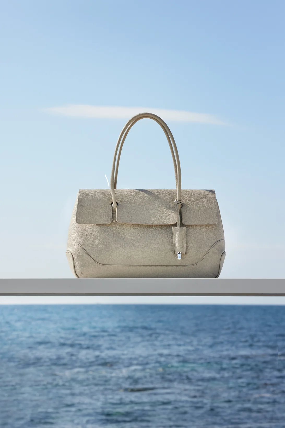 【PELLE MORBIDA（ペッレモルビダ）】人気エディターの東原妙子さんがディレクターに就任したバッグブランドのフラップトートバッグが話題_1_2-2