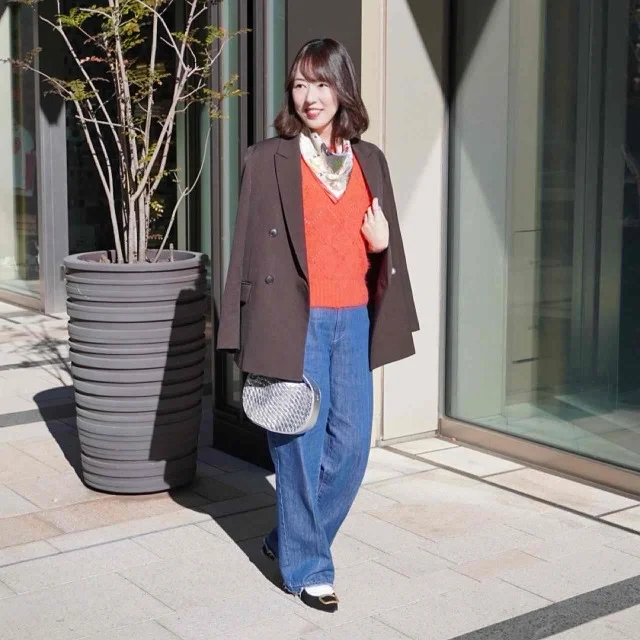 ブラウン×赤コーデ