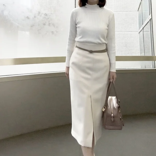 【美女組試着室】辻直子さんコラボ！華やかな冬の場面に寄り添う大人のホワイトIラインスカート_1_3