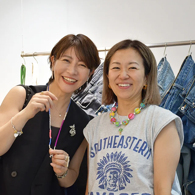 40代のカラフルジュエリー　大人のジュエリーコーディネート　季節を楽しむ　アラフォーのファッションコーディネート　ジュエリーデザイナー　ビジューネックレス　ビーズネックレス