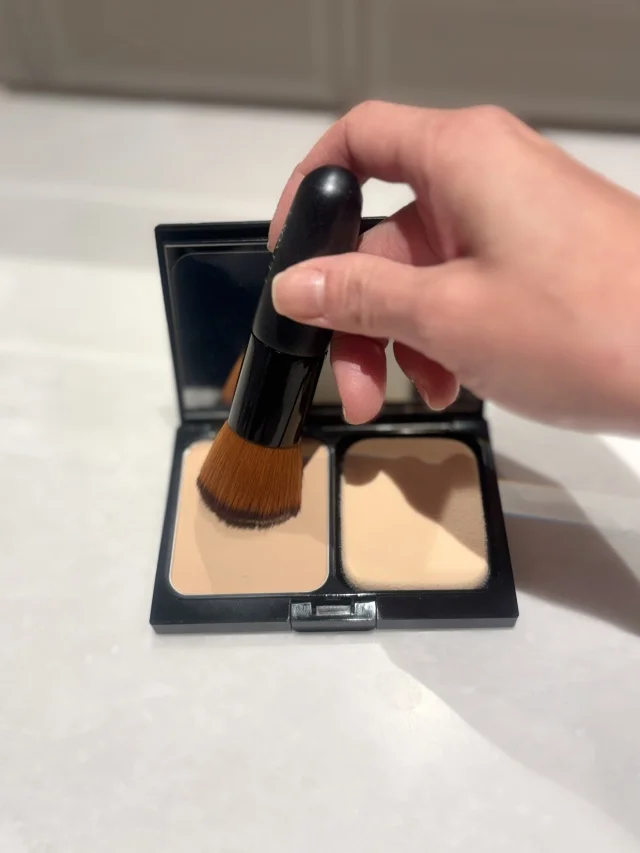 ETVOSのミネラルエアリータッチファンデーション