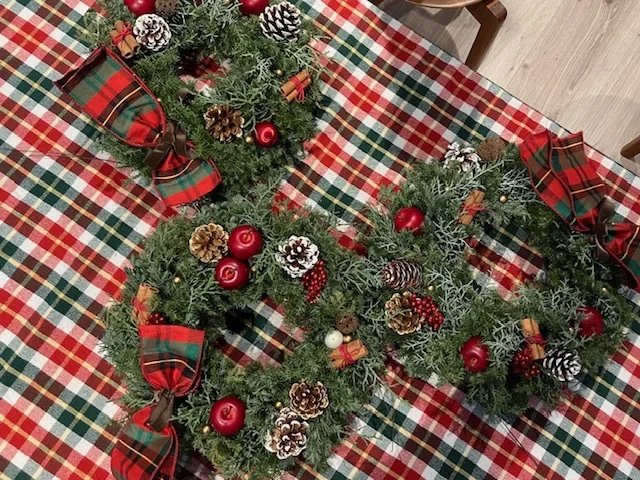 ホリデー気分を高めてくれる！ 大人のためのクリスマスリース教室_1_9