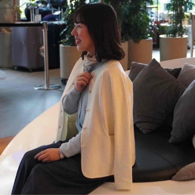 カーディガンの羽織りとしても。