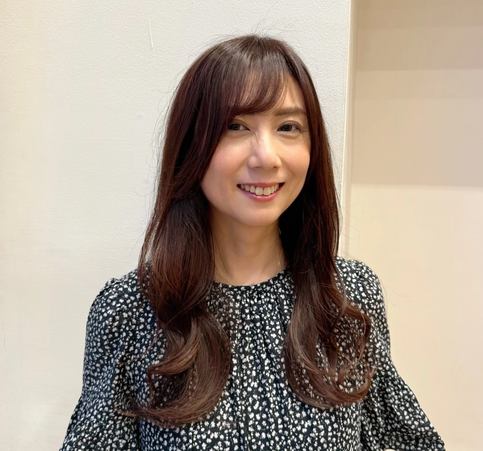 大人のロングは前髪と顔まわりがポイント【40代のロングヘア】