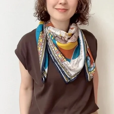 巻くだけで印象が変わる！大人のための最旬スカーフアレンジ【40代ファッション】_1_12-3