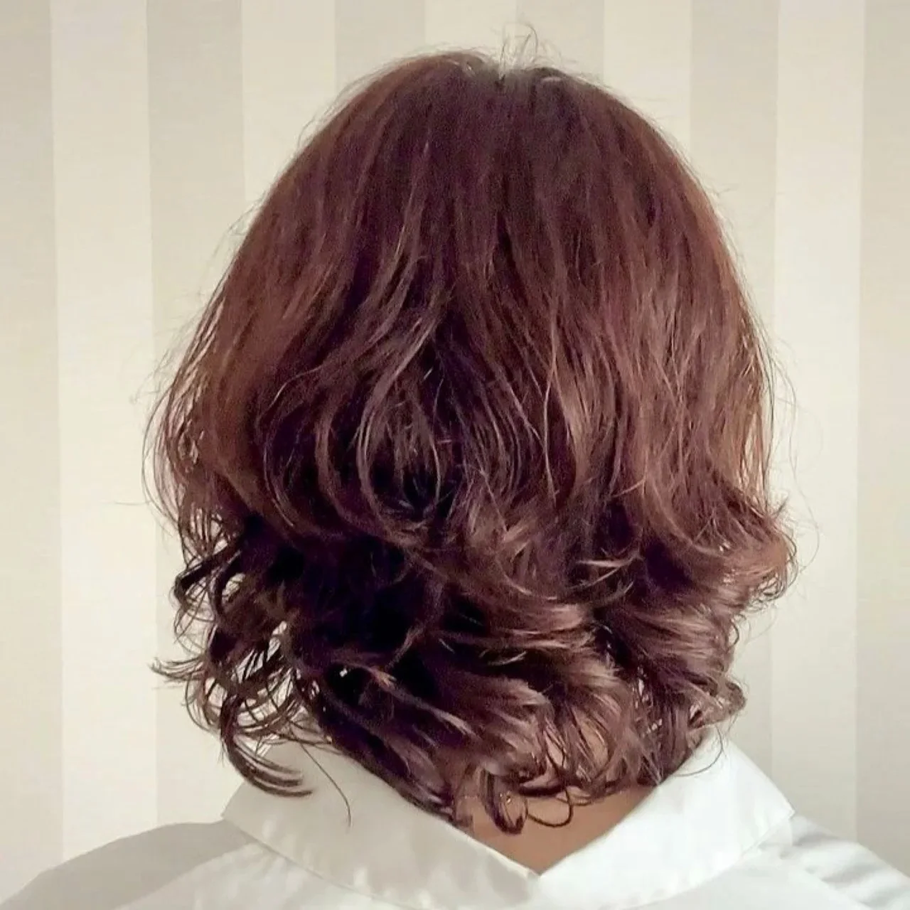 後ろから見た　40代に似合う髪型　ヘアスタイル人気ランキング１位