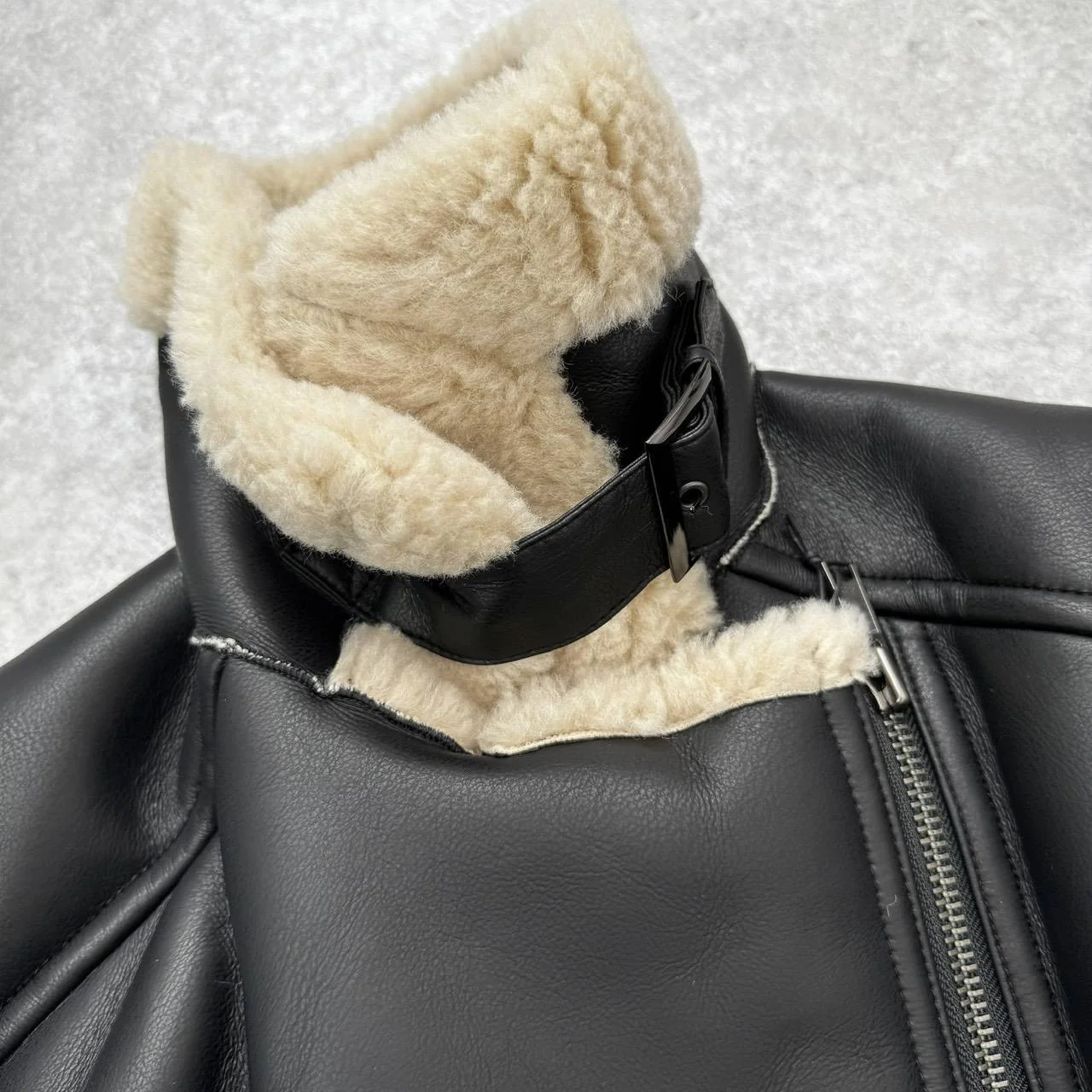 合皮ボアジャケット 　首もと