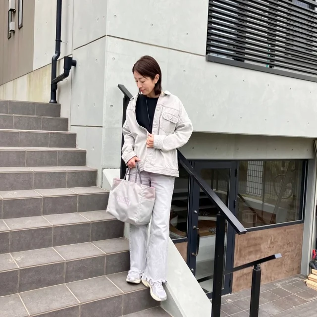 【冬デニム】upper hights×uncrave コラボGジャンが主役の海辺の休日スタイル_1_4