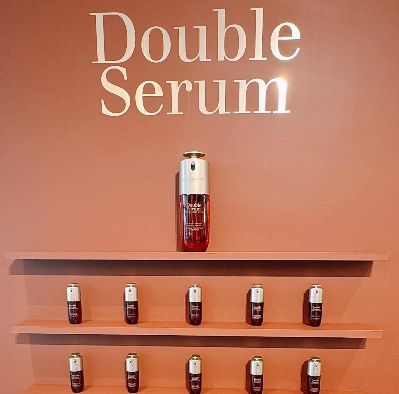 エイジングケア美容液の名品「ダブル セーラム」　クラランス　発表会の写真