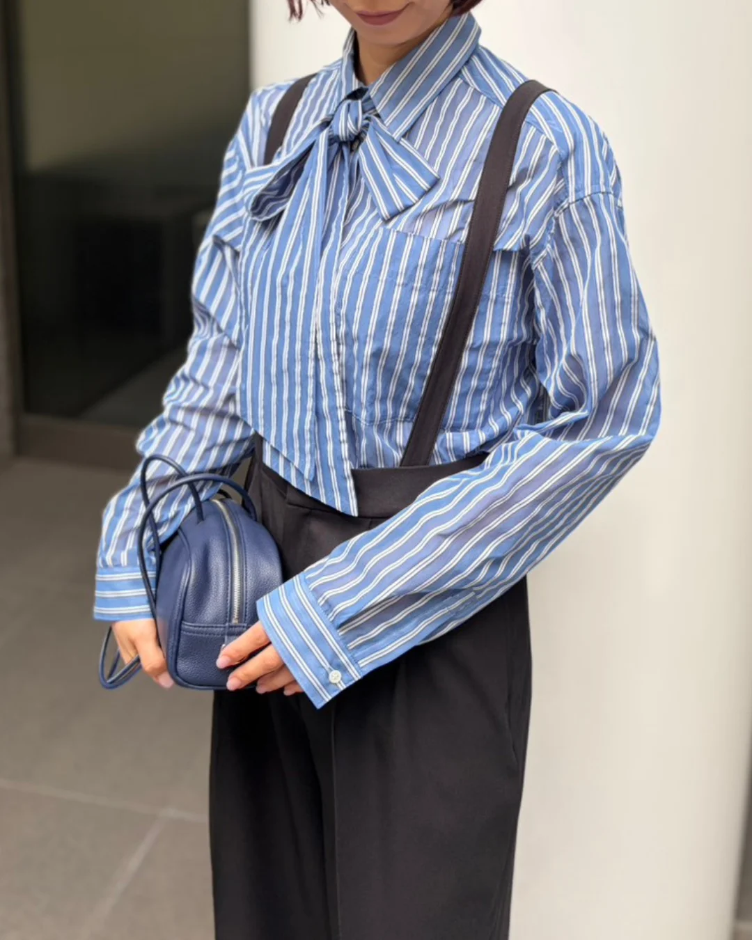 身長165㎝／ワンサイズ　シアーストライプボウタイシャツ