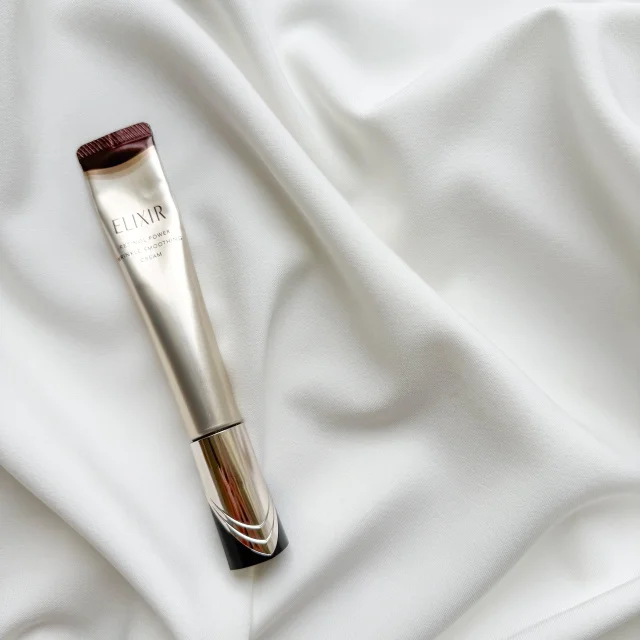 エリクシールアイクリーム写真