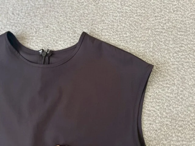 ur's撥水加工フレンチスリーブトップス(首元)