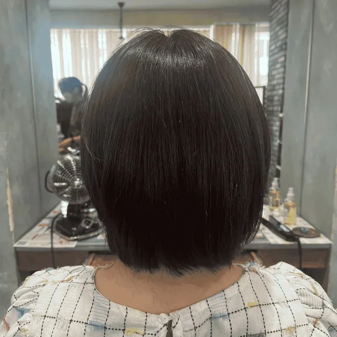 後ろから見た 40代に似合う髪型 ヘアスタイル人気ランキング1位