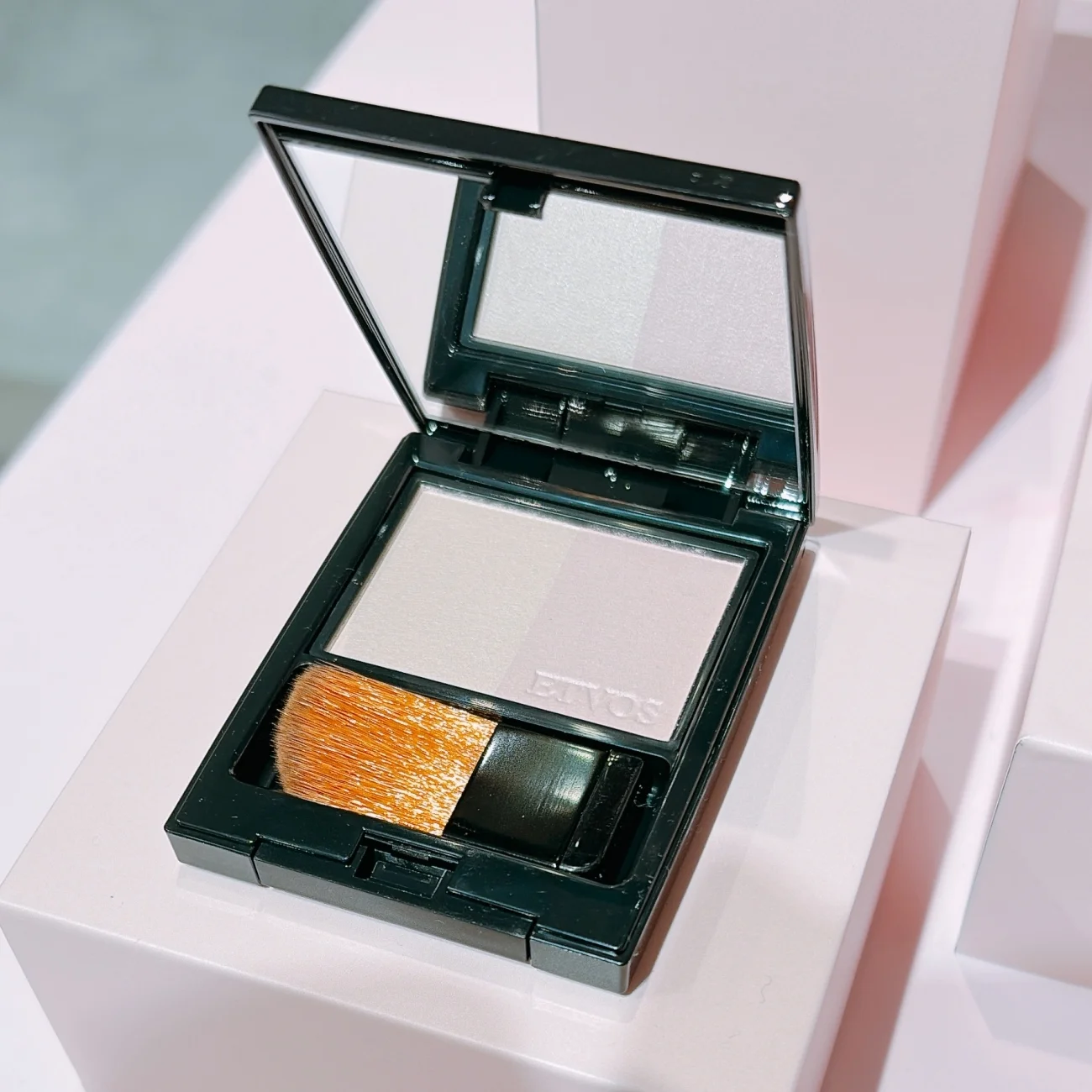 2025 新作コスメ ETVOS ミネラルプレストチーク 限定1色 ¥4620/エトヴォス<8月6日(水)限定発売>