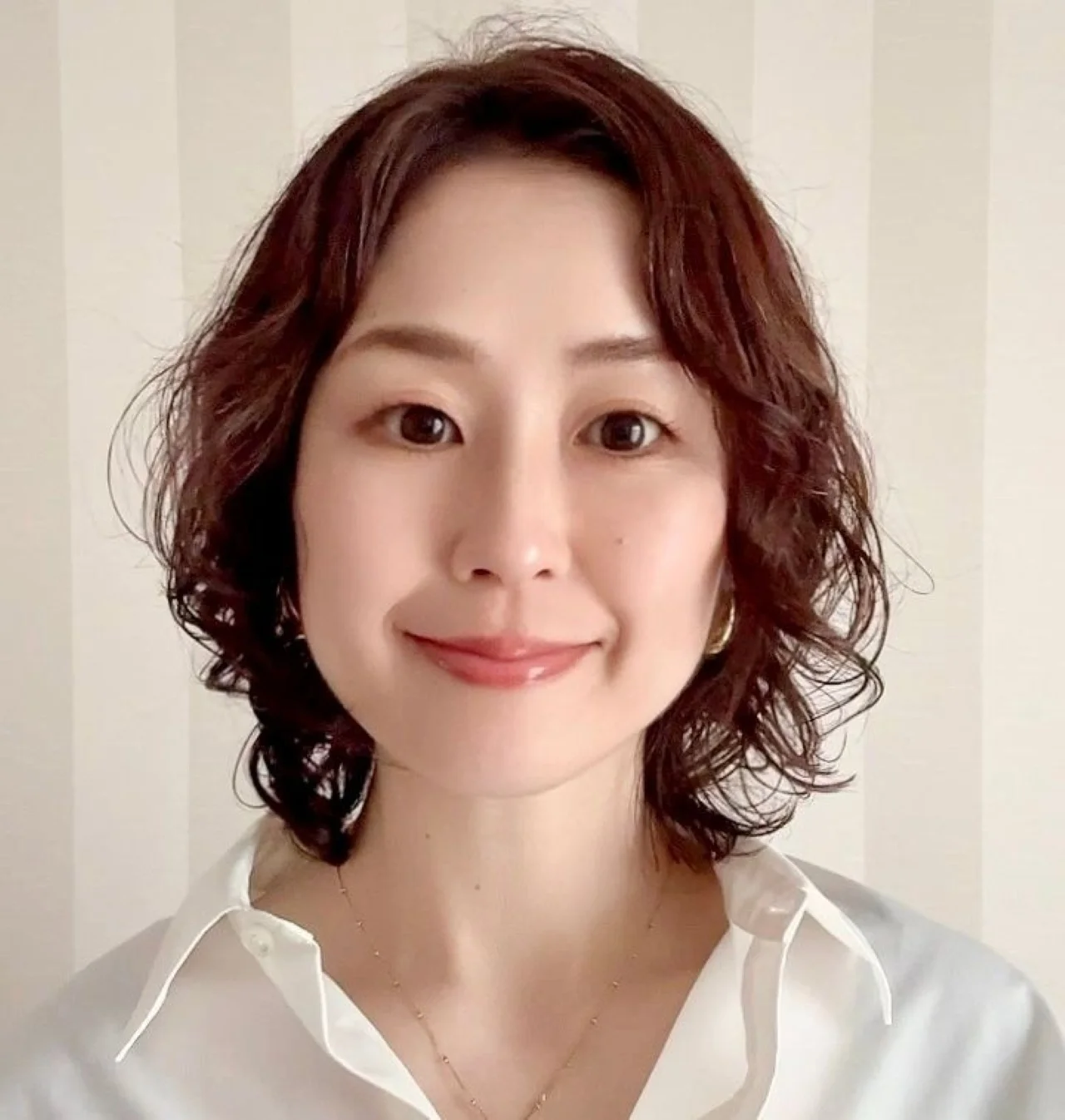 ツヤと動きで魅せるミディアムレイヤー【40代のボブヘア】