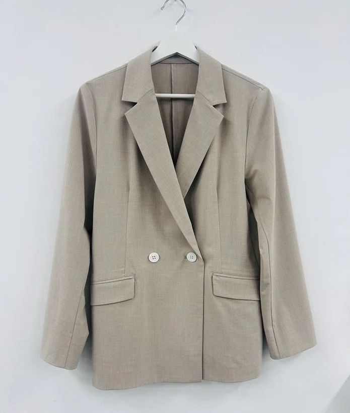 エムセブンデイズ　ベージュのジャケット