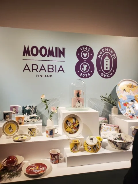 フィンランド大使館ムーミンアラビア発表会、立食パーティの様子