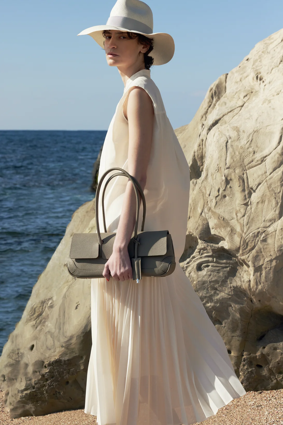 【PELLE MORBIDA（ペッレモルビダ）】人気エディターの東原妙子さんがディレクターに就任したバッグブランドのフラップトートバッグが話題_1_4-1