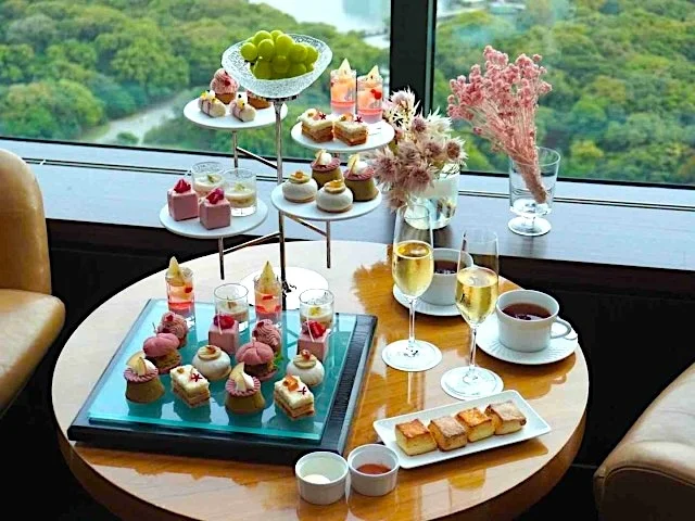 スタンダードアフタヌーンティーと乾杯シャンパーニュ付き デラックスアフタヌーンティー