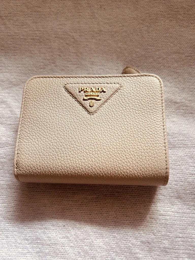 プラダ　財布