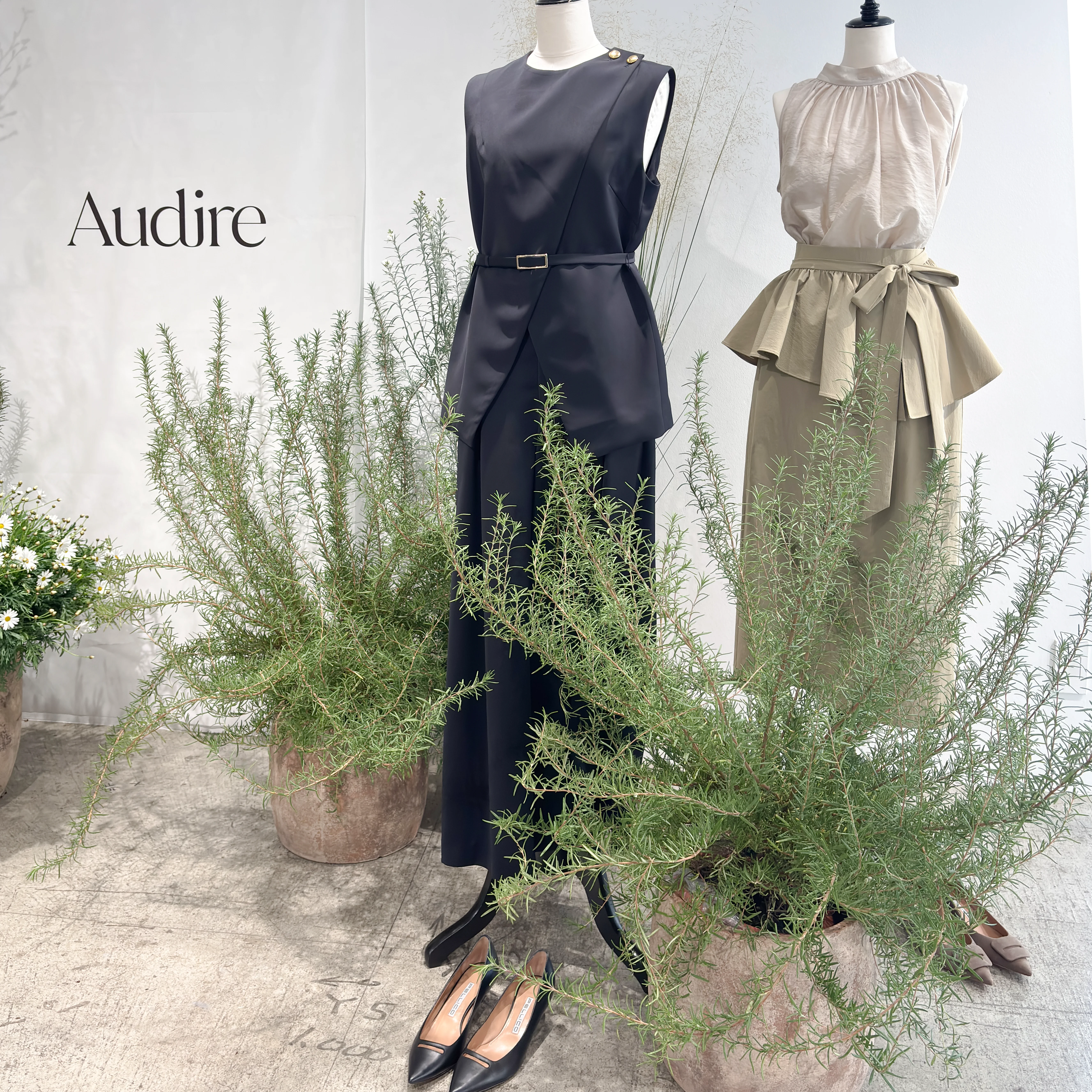 仕事と学校行事を一着で完結！品格を支える「アナウンサー服」が最強です【Audire】_1_14