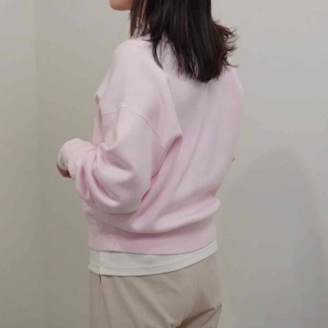 「ソフトリブクルーネックT」の上に着用しました。