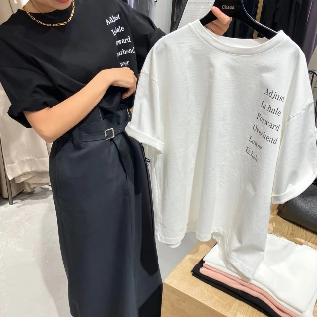 Chaos(カオス)で見つけた！体型カバーも叶う大人向けの「黒ロゴTシャツ」_1_2