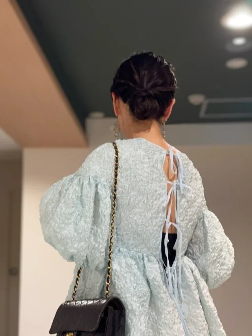 【アラフォーファッション】大人の華やかスタイル「お久しぶりの結婚式に招待されたら何着ていく？」