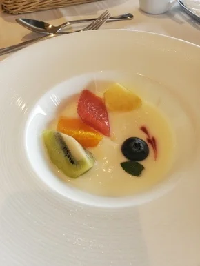 アクアダイニングで楽しむ絶景を望むアメリカンブレックファスト