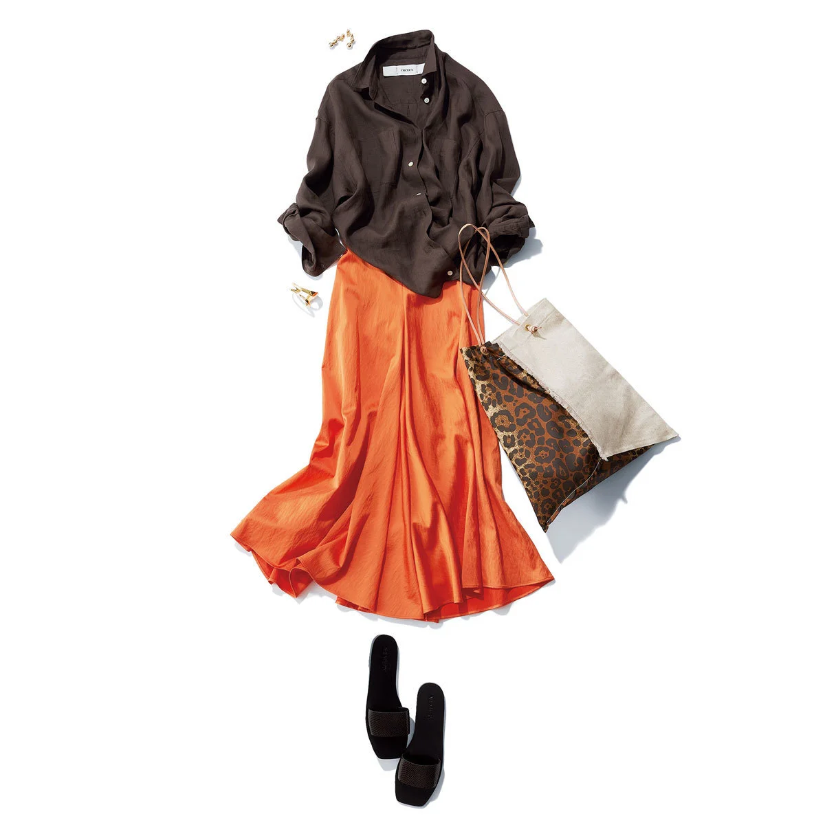 カシュクールのリネンシャツ×オレンジのスカートコーデ