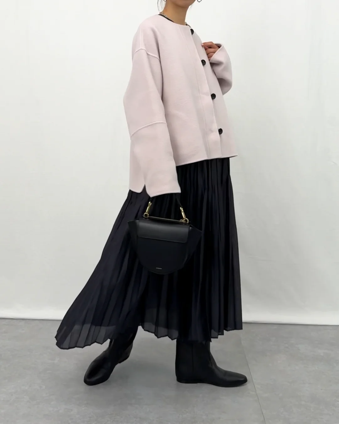 冬コートのマンネリ打破には「色」が効く！「淡色コート」で即あかぬけ【アパレル出身Kの着回し術「大人はこれ、どう着る？」#08】_1_4