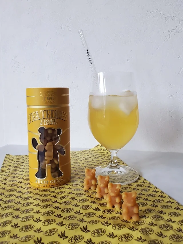 Tea Teddiesを使ったアイスティー。氷とともに注がれた紅茶が涼しげで、見た目も華やか。