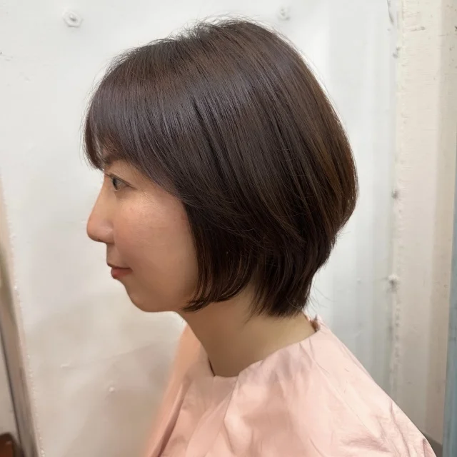 【40代ヘアスタイル】丸顔に効く！ひし形ショートスタイル_1_4-1