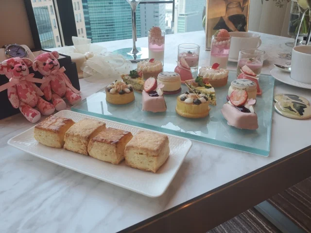 コンラッド　アフタヌーンティー　いちご