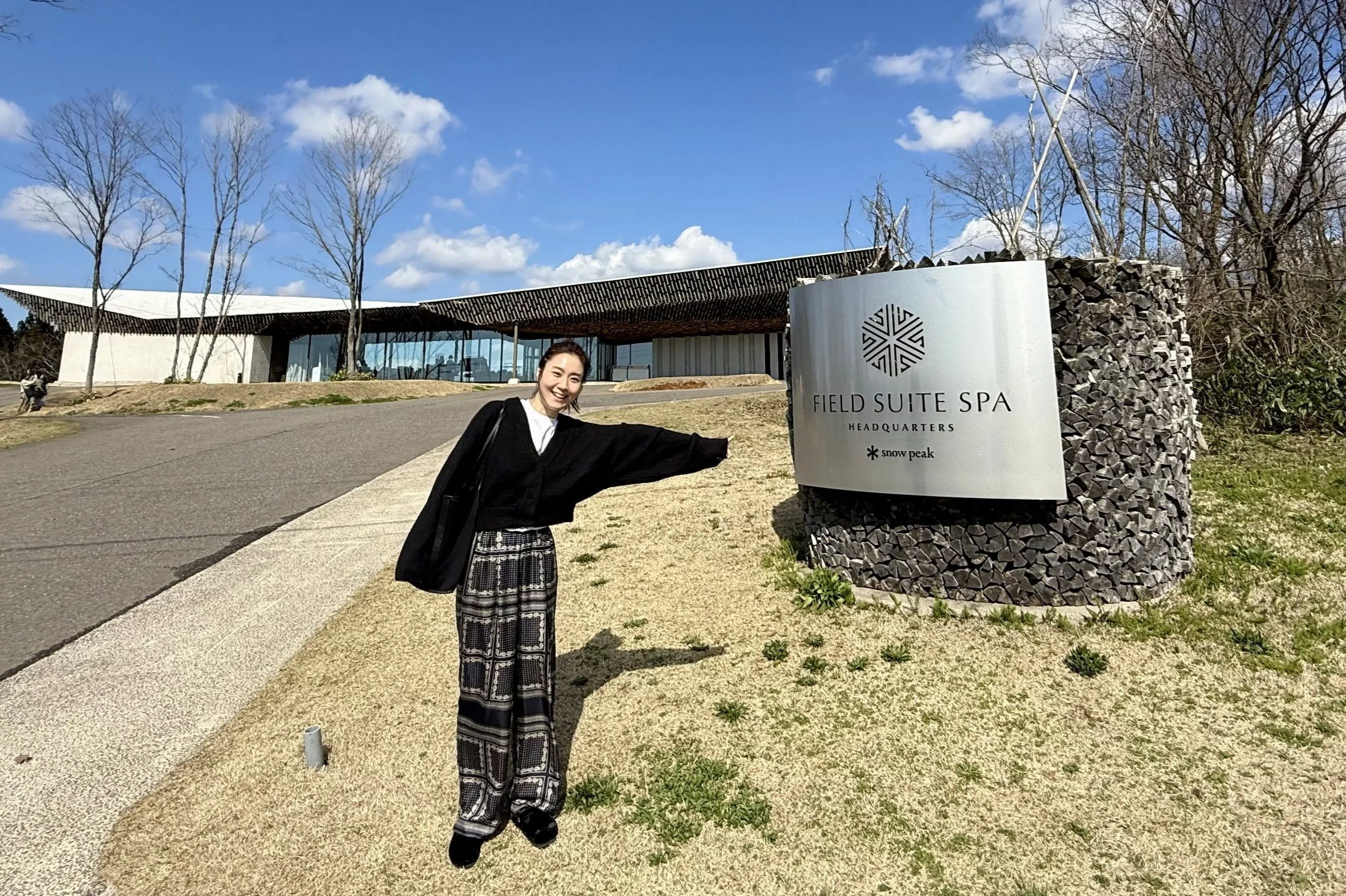 【人気エディター・東原妙子さんのホテル＆旅服】リラックス感ある着映え服で、スノーピーク発の“ミシュランホテル”を楽しむ旅